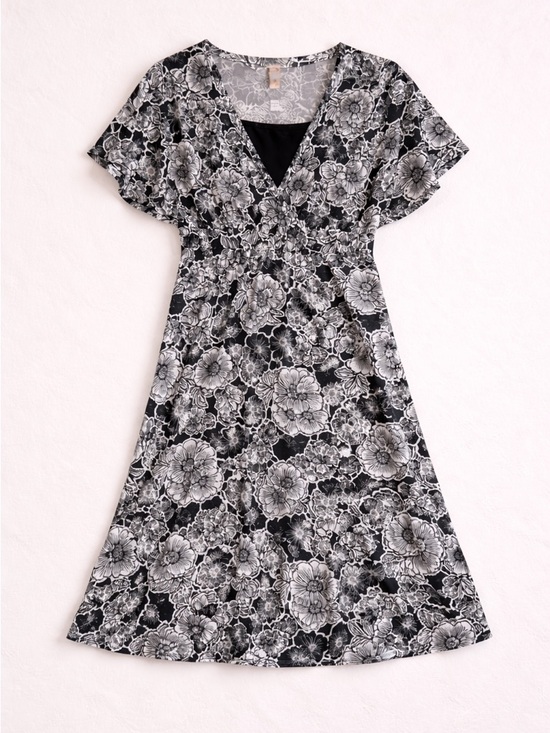 White Stag Dresses & Skirts - White Stag Black White Floral Wrap Dress XL 16/18 V-Neck Empire Waist